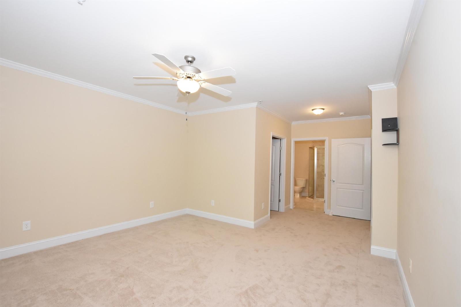 1611BS-207-SL. HOA - 207 property image