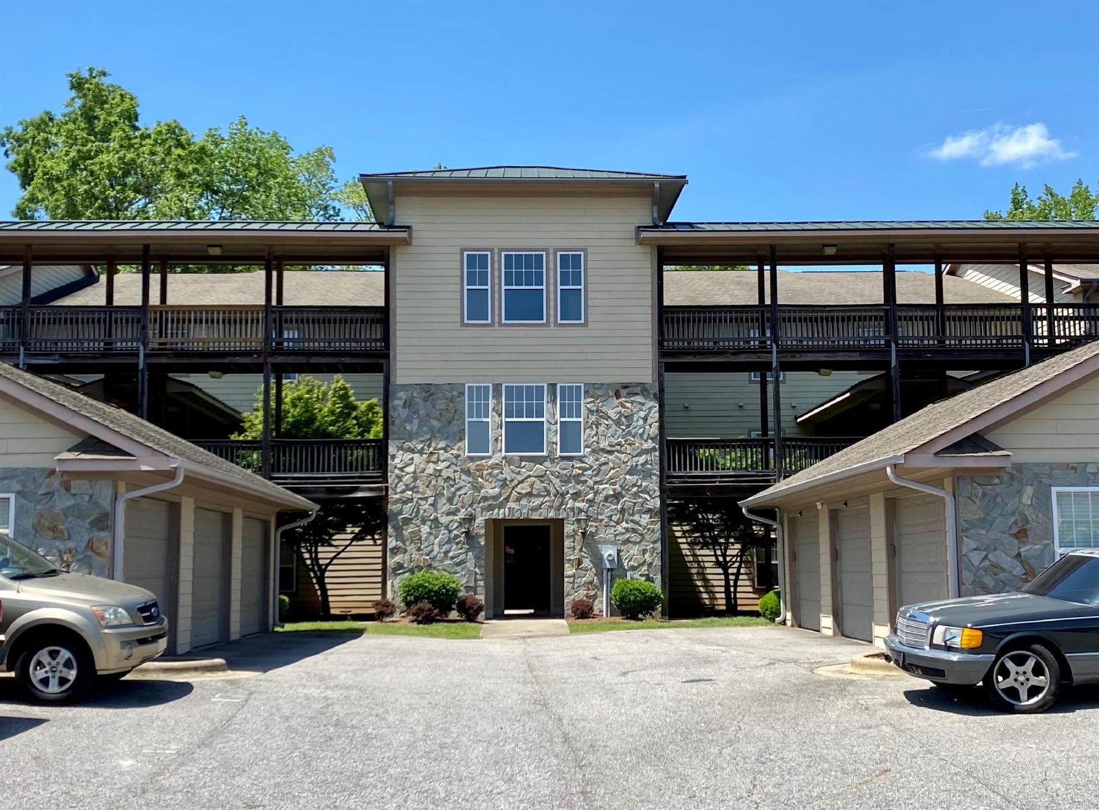 1611BS-207-SL. HOA - 207 property image